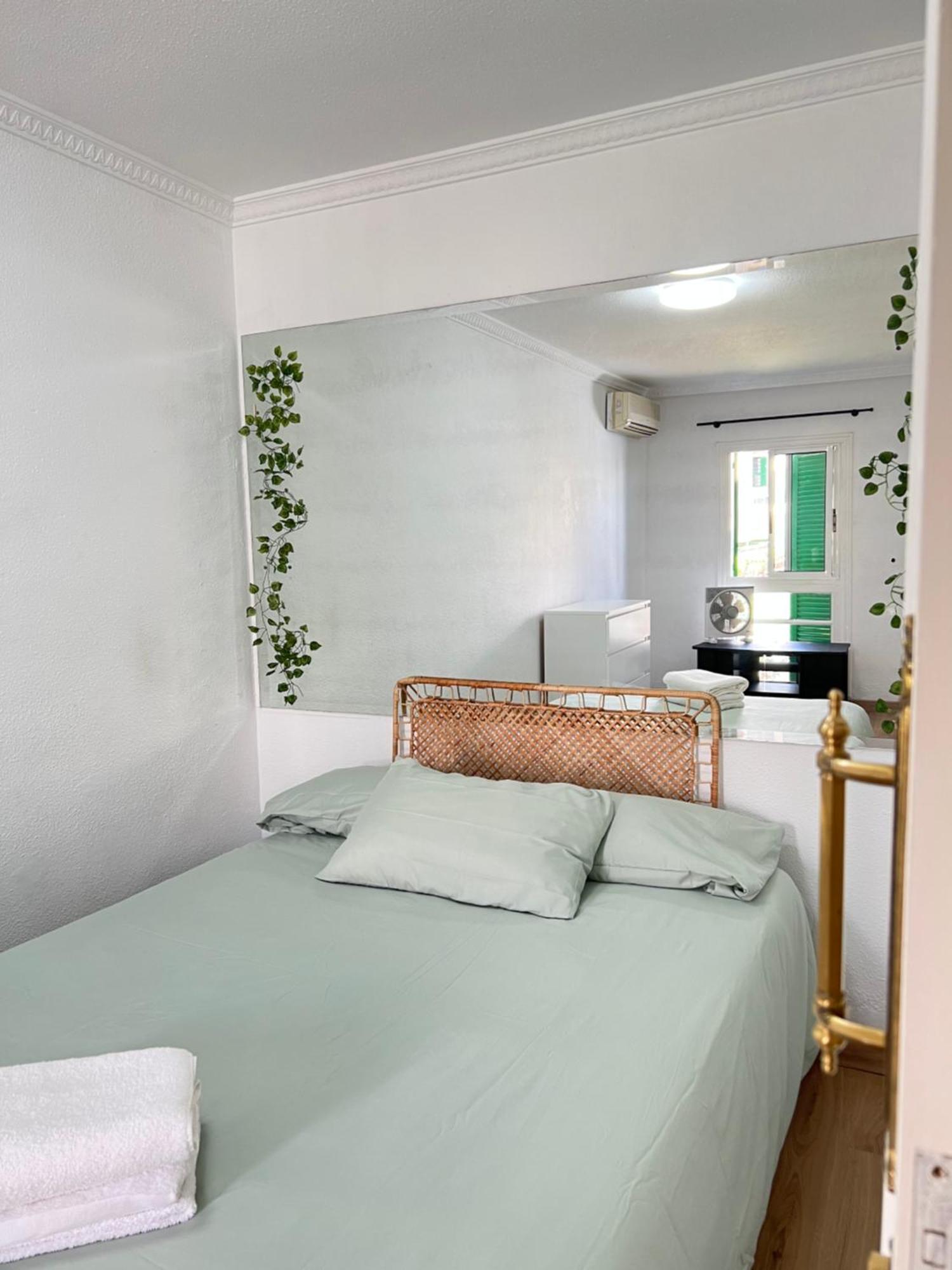 New Modern & Centrally-Located Apartment أرونا المظهر الخارجي الصورة